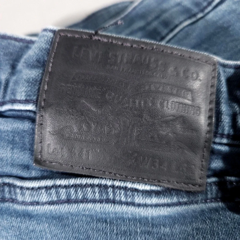Levi's Premium 541 Athletic Taper Jeans Mens 34x32 Blue Denim Pants